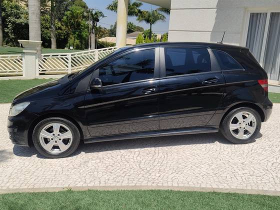 MERCEDES-BENZ B 180 1.7 8V GASOLINA 4P AUTOMÁTICO